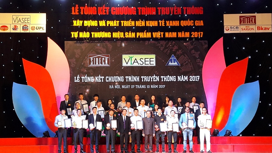 Nhựa Hưng Yên được vinh danh “Doanh nghiệp tiêu biểu” về Xây dựng và Phát triển nền kinh tế xanh quốc gia năm 2017