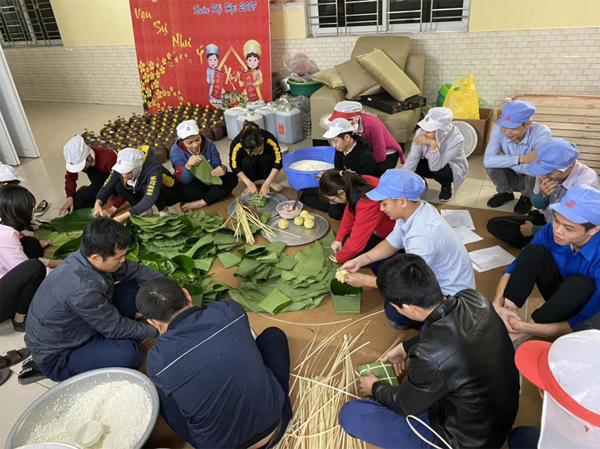 ĐOÀN THANH NIÊN HPC TỔ CHỨC GÓI BÁNH CHƯNG TẾT DÀNH TẶNG CHO NGƯỜI NGHÈO